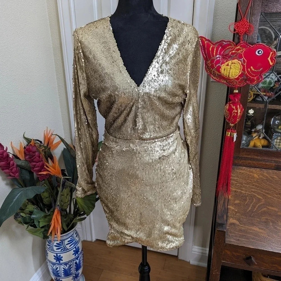 Moving Sale! 💘 PLT Gold Sequin Deep Plunge Detail Bodycon Dress - Picture 2 of 6